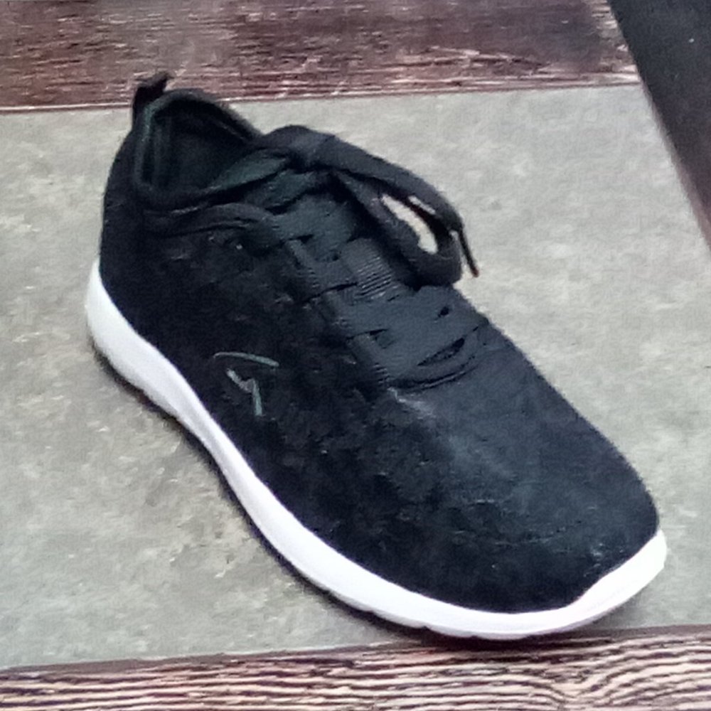 Girl tennis shoes